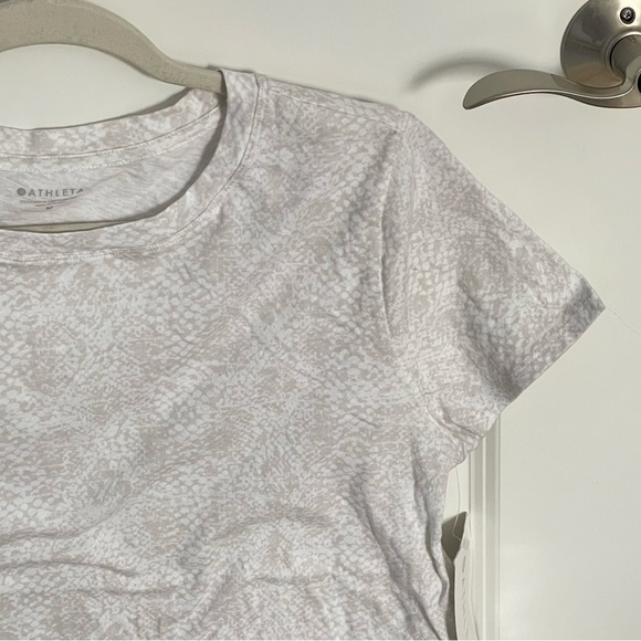 New! Athleta Organic Daily Snake Print Tee white nwt 35273 - Picture 5 of 14